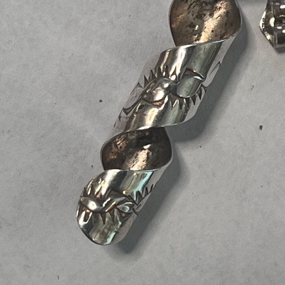 ONE CORAL & STERLING EARRING - Picture 5 of 7